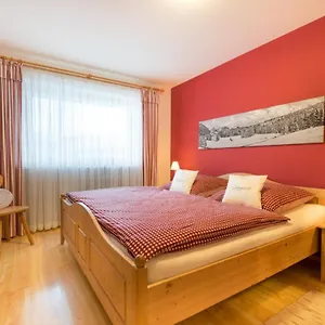 Apartment Sonnen Ferienwohnung Alpine Und Sonnenwinkel In Obermaiselstein, 4 Sterne Klassifiziert, Wlan Gratis, Großer Balkon Mit Bergsicht, Ruhig Und Doch Zentral Gelegen, Tolle Neu Renovierte Ferienwohnung Mit Separaten Schlafzimmer, Brötchenservice, Parkpla, Obermaiselstein
