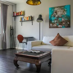 Exklusive 2 Mit Balkon In Lage! Apartment BRE